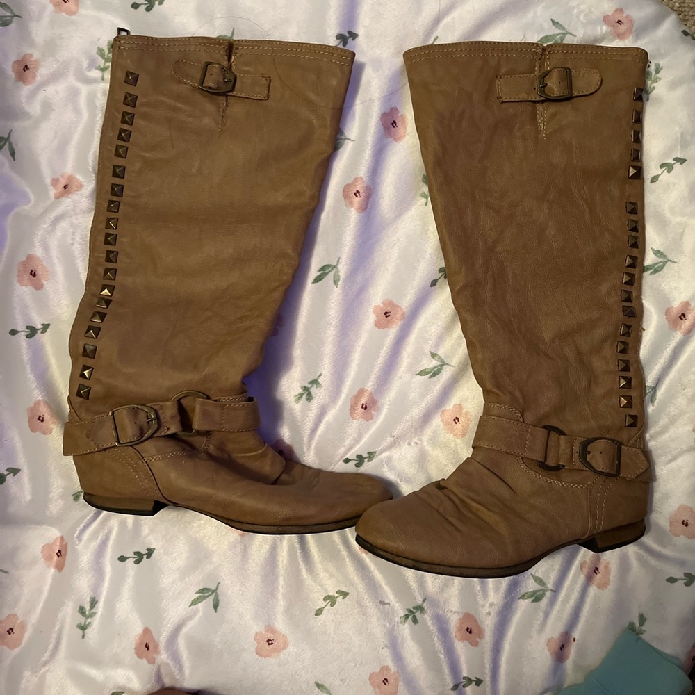Brown boots 7
